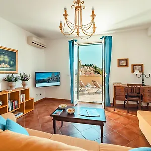 taoapartments-casa-vittoria.taorminaitalyhotels.com/